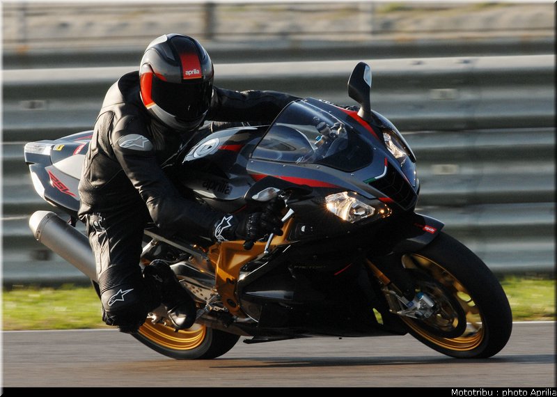 aprilia_rsv1000r_factory_2008_006