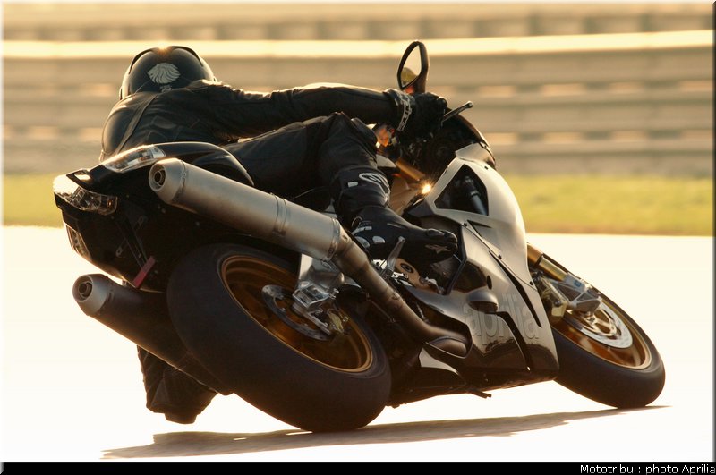 aprilia_rsv1000r_factory_2008_008