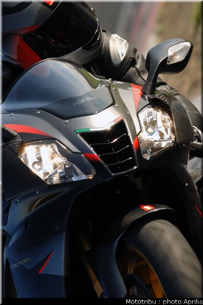 aprilia_rsv1000r_factory_2008_012