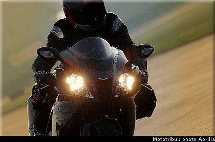 aprilia_rsv1000r_factory_2008_004.jpg