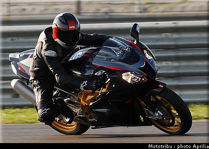 aprilia_rsv1000r_factory_2008_006.jpg