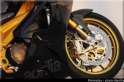 aprilia_rsv1000r_factory_2008_009.jpg