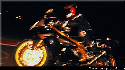 aprilia_rsv1000r_factory_2008_010.jpg