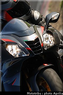 aprilia_rsv1000r_factory_2008_012.jpg