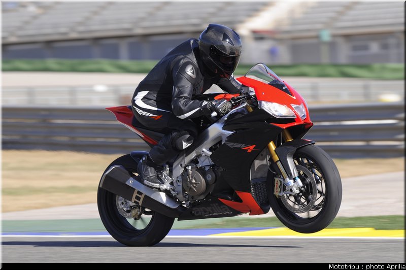 aprilia_rsv4_2009_0018