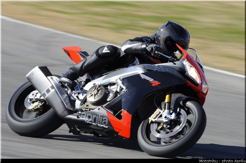 aprilia_rsv4_2009_0023