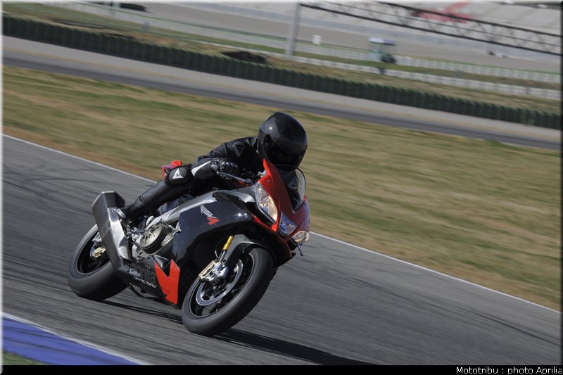 aprilia_rsv4_2009_0028