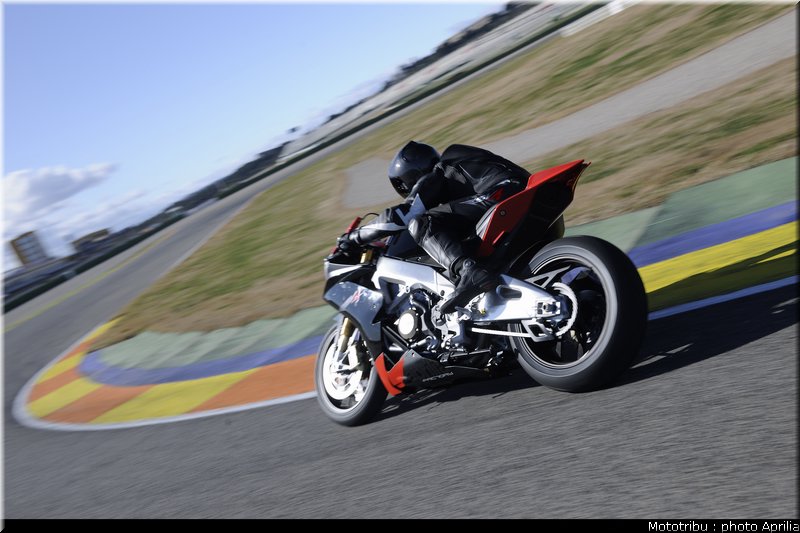aprilia_rsv4_2009_0031