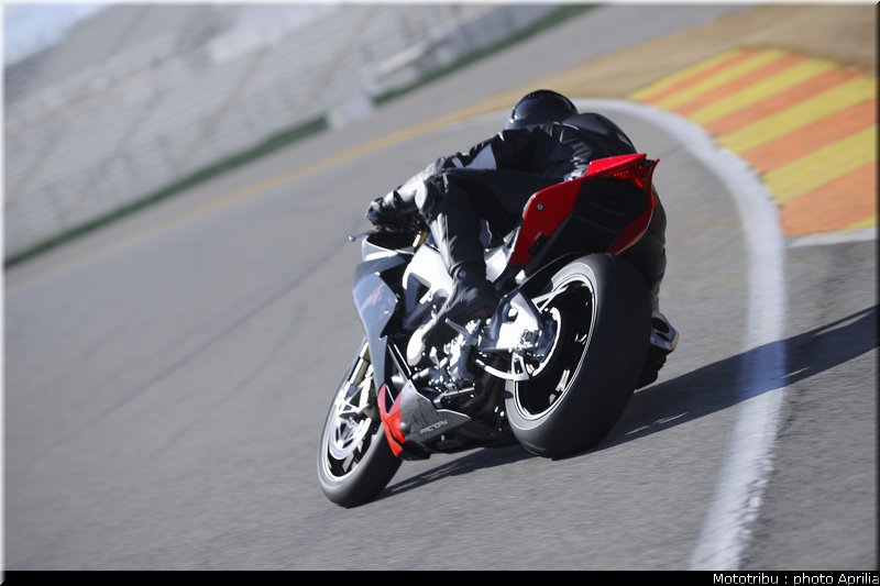 aprilia_rsv4_2009_0033