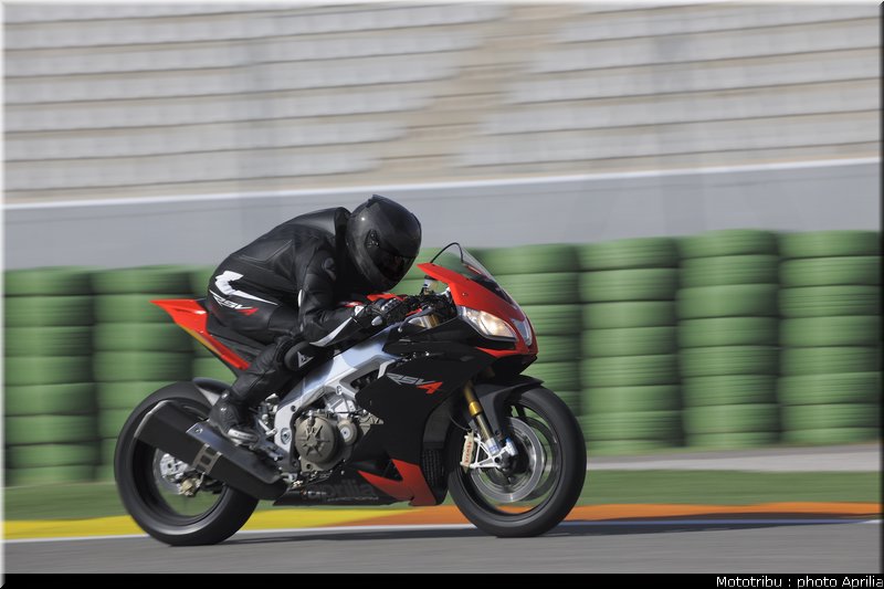 aprilia_rsv4_2009_0036