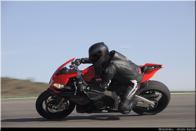 aprilia_rsv4_2009_0039
