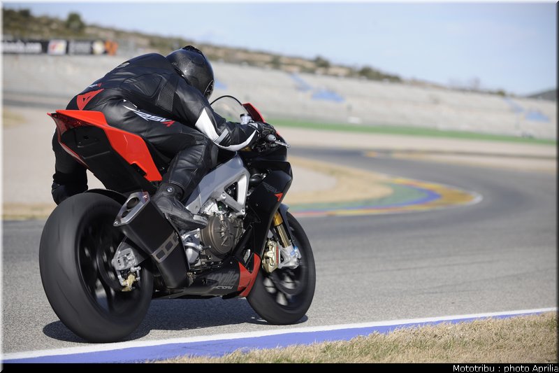 aprilia_rsv4_2009_0040