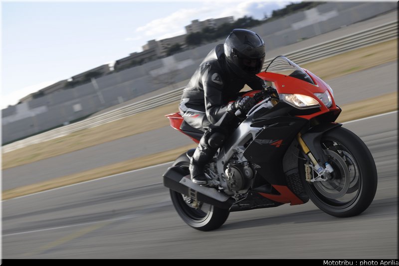 aprilia_rsv4_2009_0043