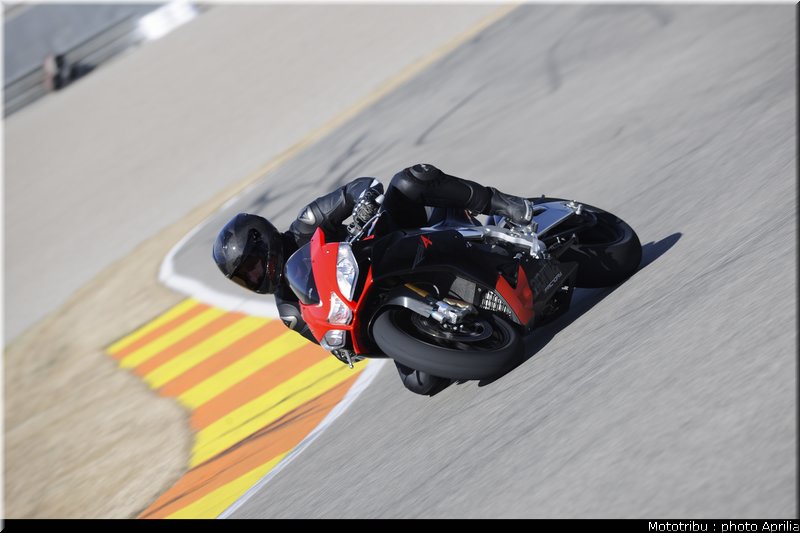 aprilia_rsv4_2009_0048
