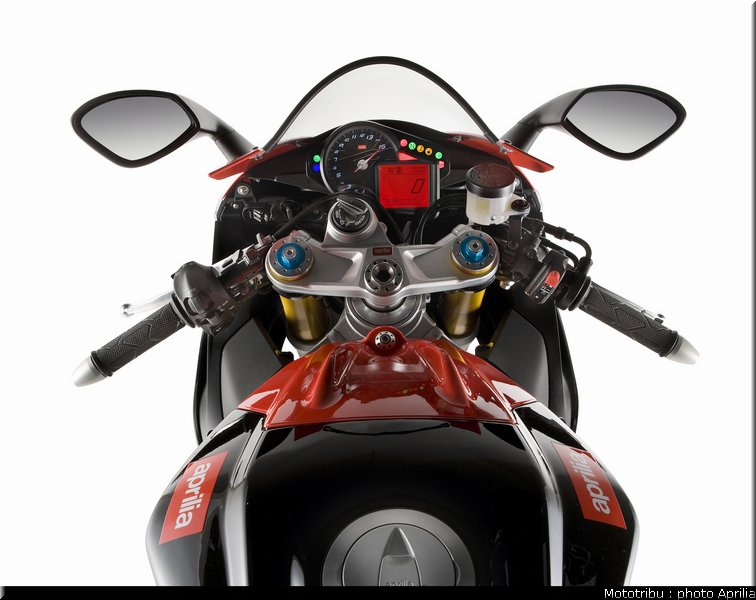 aprilia_rsv4_2009_0071