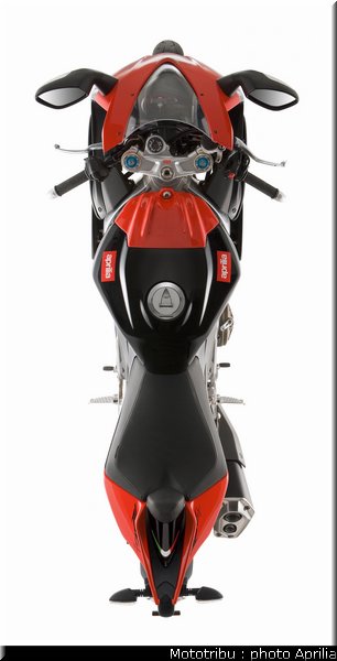 aprilia_rsv4_2009_0076