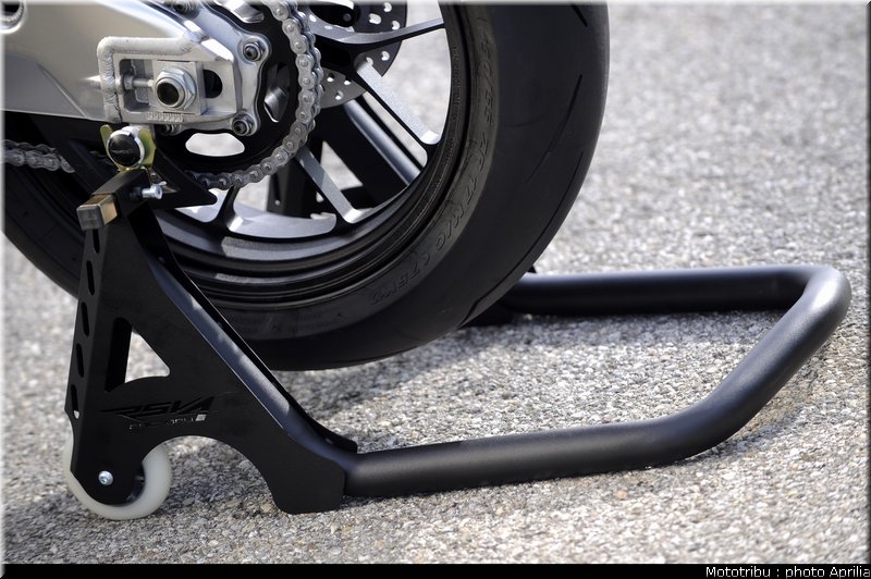 aprilia_rsv4_2009_0095