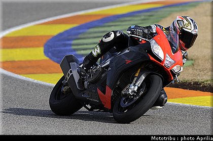 aprilia_rsv4_2009_0003.jpg