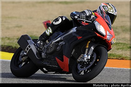 aprilia_rsv4_2009_0004.jpg