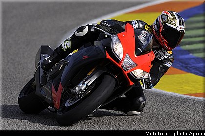 aprilia_rsv4_2009_0005.jpg