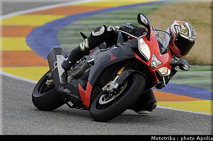aprilia_rsv4_2009_0006.jpg