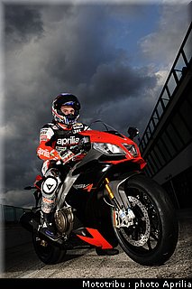 aprilia_rsv4_2009_0009.jpg