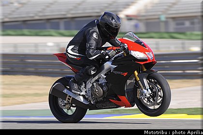 aprilia_rsv4_2009_0018.jpg