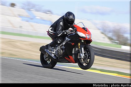 aprilia_rsv4_2009_0019.jpg