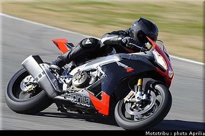 aprilia_rsv4_2009_0023.jpg