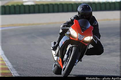 aprilia_rsv4_2009_0024.jpg