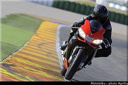 aprilia_rsv4_2009_0025.jpg