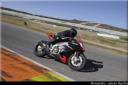 aprilia_rsv4_2009_0029.jpg