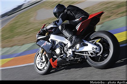 aprilia_rsv4_2009_0032.jpg