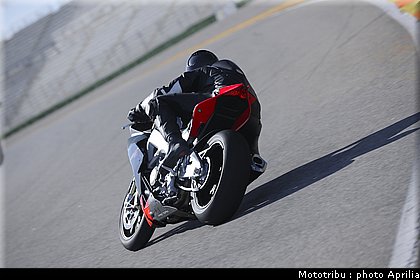 aprilia_rsv4_2009_0034.jpg