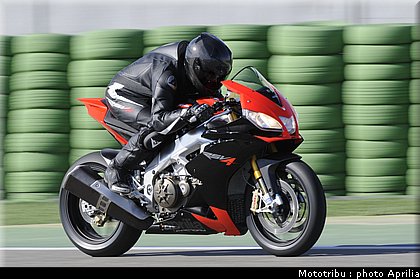 aprilia_rsv4_2009_0035.jpg