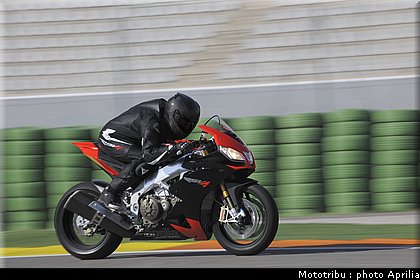 aprilia_rsv4_2009_0036.jpg
