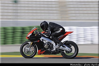 aprilia_rsv4_2009_0037.jpg