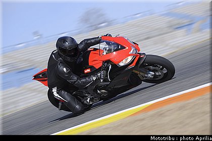 aprilia_rsv4_2009_0038.jpg