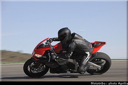 aprilia_rsv4_2009_0039.jpg