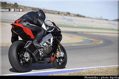aprilia_rsv4_2009_0040.jpg