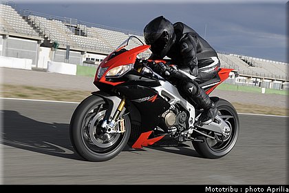 aprilia_rsv4_2009_0041.jpg