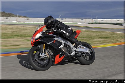 aprilia_rsv4_2009_0042.jpg