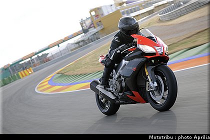 aprilia_rsv4_2009_0044.jpg