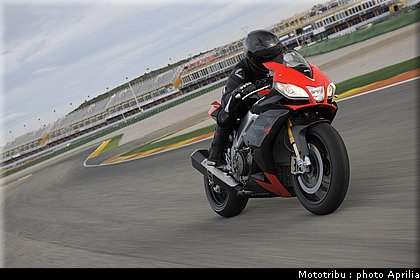 aprilia_rsv4_2009_0045.jpg