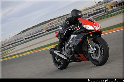 aprilia_rsv4_2009_0046.jpg