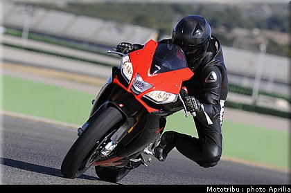 aprilia_rsv4_2009_0047.jpg