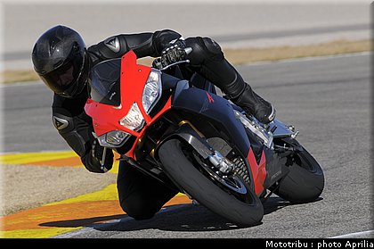 aprilia_rsv4_2009_0049.jpg