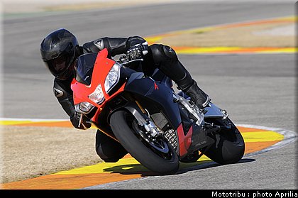 aprilia_rsv4_2009_0050.jpg
