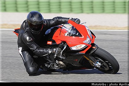 aprilia_rsv4_2009_0052.jpg