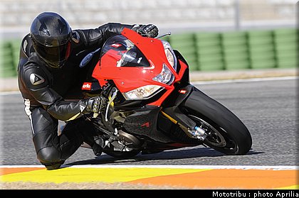 aprilia_rsv4_2009_0053.jpg